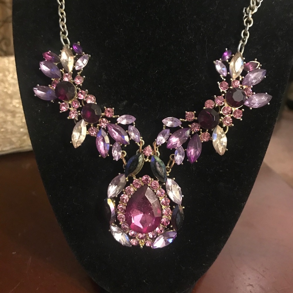 Statement necklace